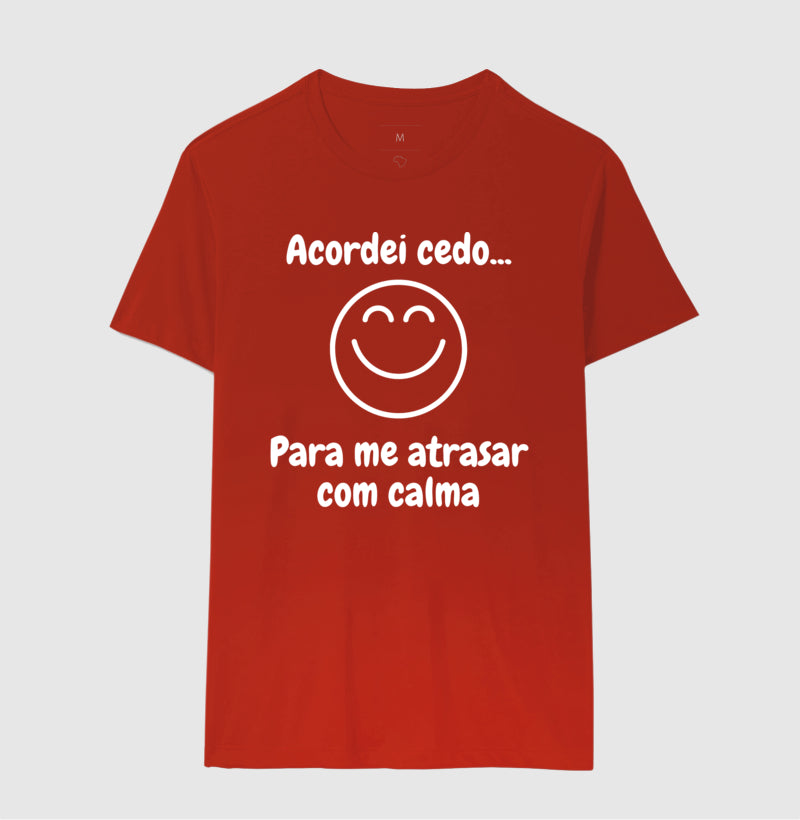 Camiseta - Acordei Para Atrasar